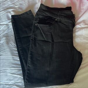 1822 Denim Women's Black Skinny Jeans